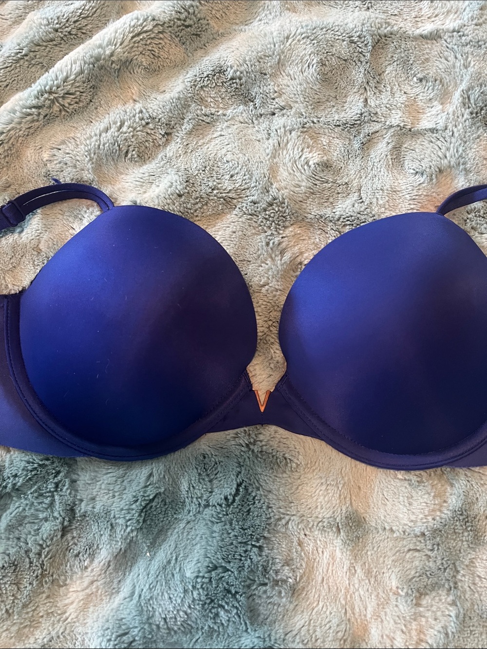 New without tags Victoria’s Secret push-up bra size 34D